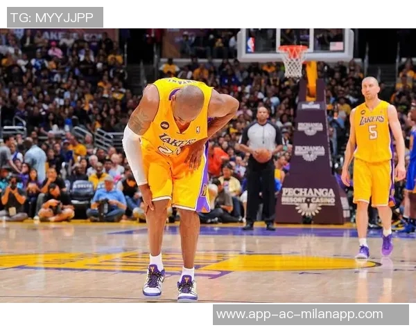 哈利伯顿称赞科比即使跟腱断裂仍能走出球场展现非凡毅力 哈利伯顿称赞科比即使跟腱断裂仍能走出球场展现非凡毅力