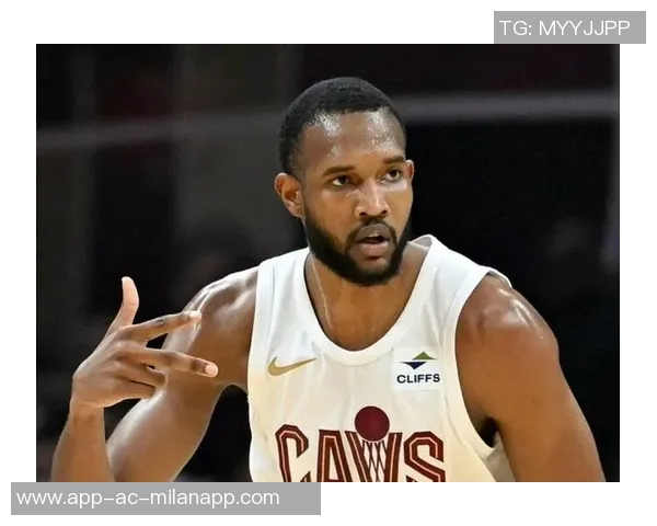 小莫布里首秀表现亮眼18分钟内贡献12分6板2助助力球队胜利