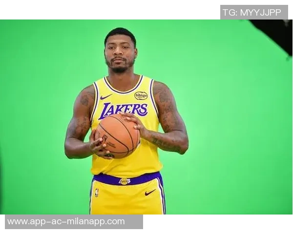 雷迪克点评斯玛特场上对抗激烈认为应增加出手机会提升表现 雷迪克点评斯玛特场上对抗激烈认为应增加出手机会提升表现