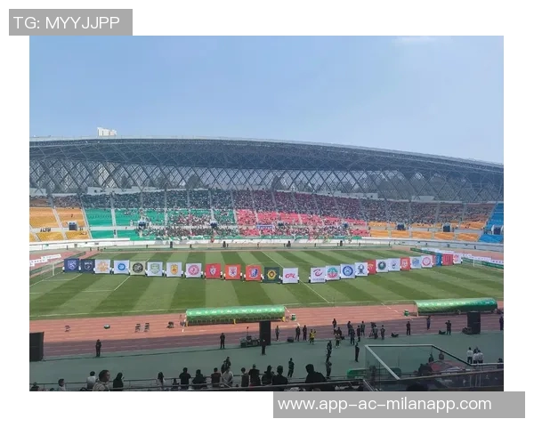 贵州筑城主场因观众投掷水杯被中足联罚款1万元引发热议